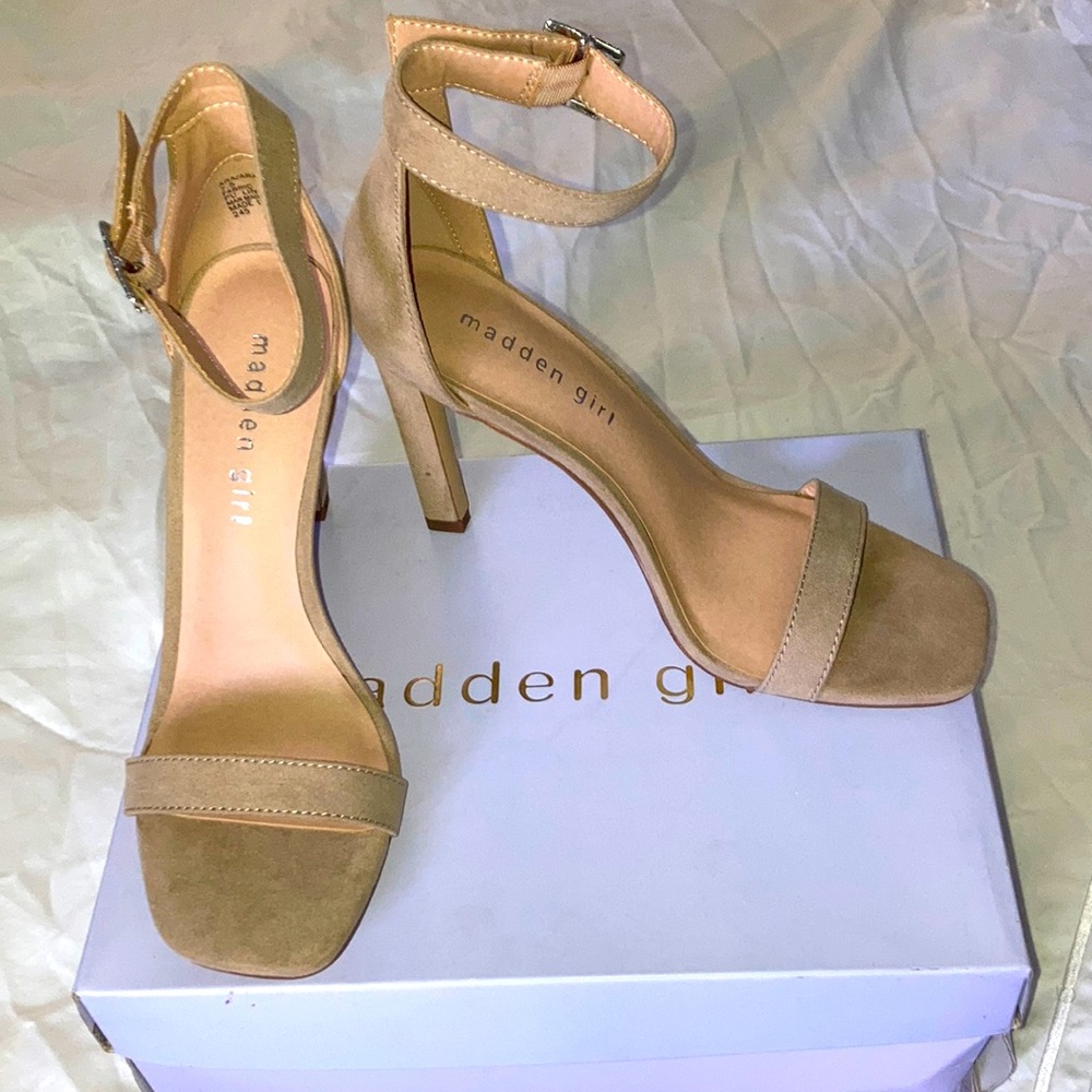 NEW WITH BOX Madden Girl Beige Ankle strap heeled sandals.